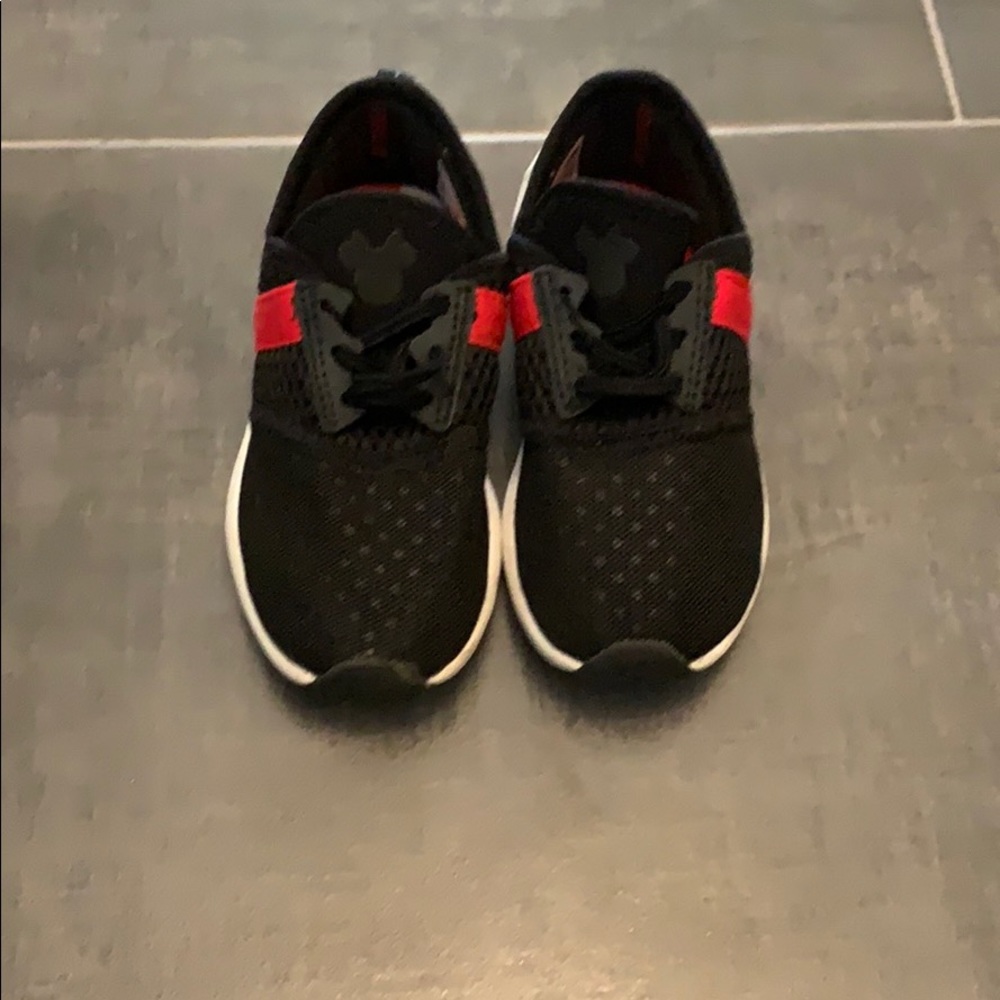 Girls Disney new balance sneakers size 8.5